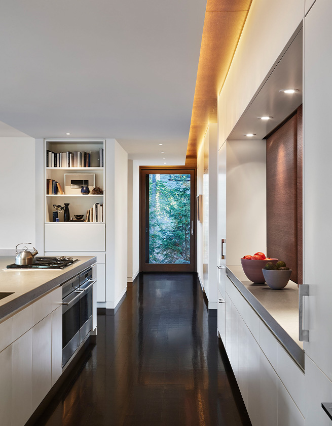 Robbins-Architecture-Woodland-Modern-Kitchen-Hall